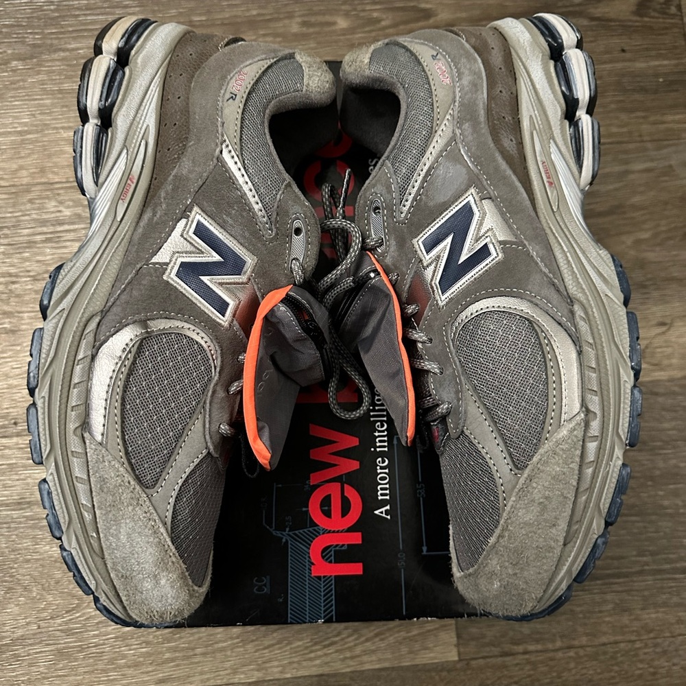 New Balance 2002r